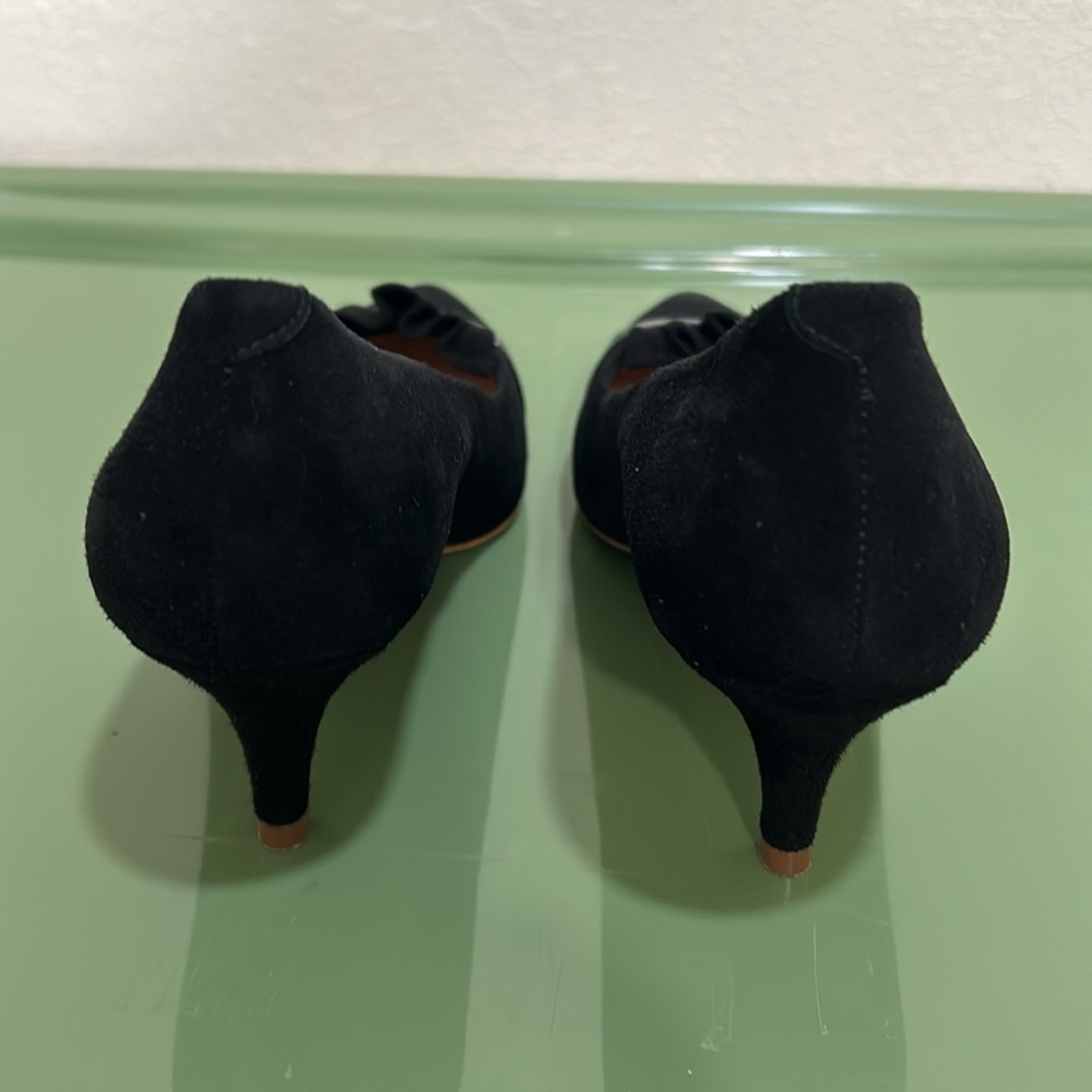 ANTHROPOLOGIE RUFFLE KITTEN 2.5 HEELS  SUEDE BLACK SZ 38 MADE IN SPAIN - Picture 4 of 11